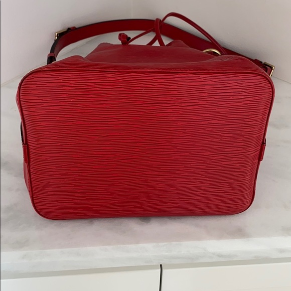 ❤️ LOUIS VUITTON Epi Noe Castillan Red ❤️ - Picture 7 of 14
